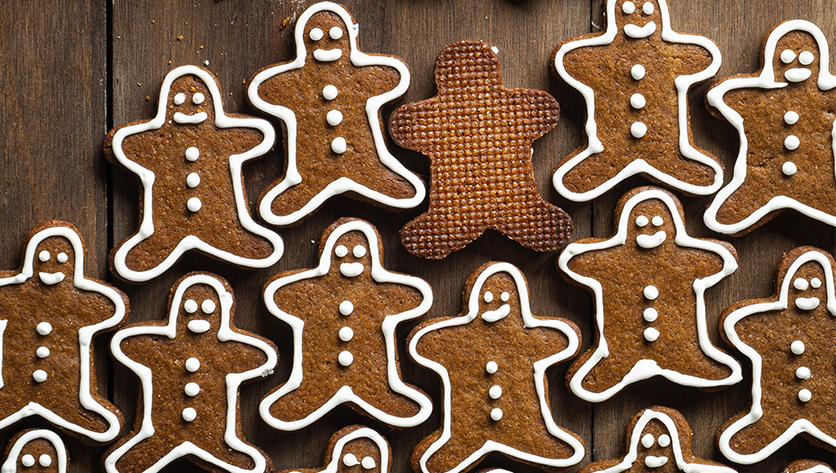 gingerbread men cookies on table - Photo by Oriol Portell on Unsplash