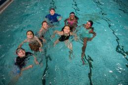 7 kids swimming